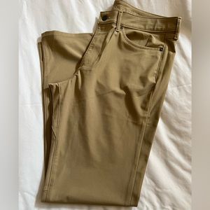 Slim Fit AE Tech Chino